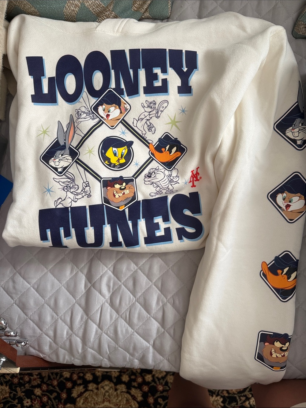New York Mets Looney Tunes White Graphic Crewneck Sweatshirt